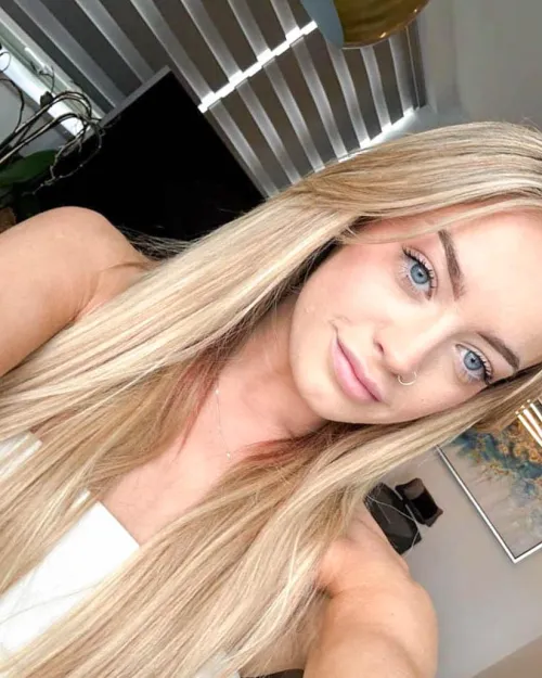 Thumbnail Captivating Glances Across | Scarletteee1 - ClassyGirls