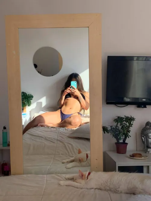 Thumbnail Sleep and Wake Up in a Bikini with BellaFits in MirrorSelfie