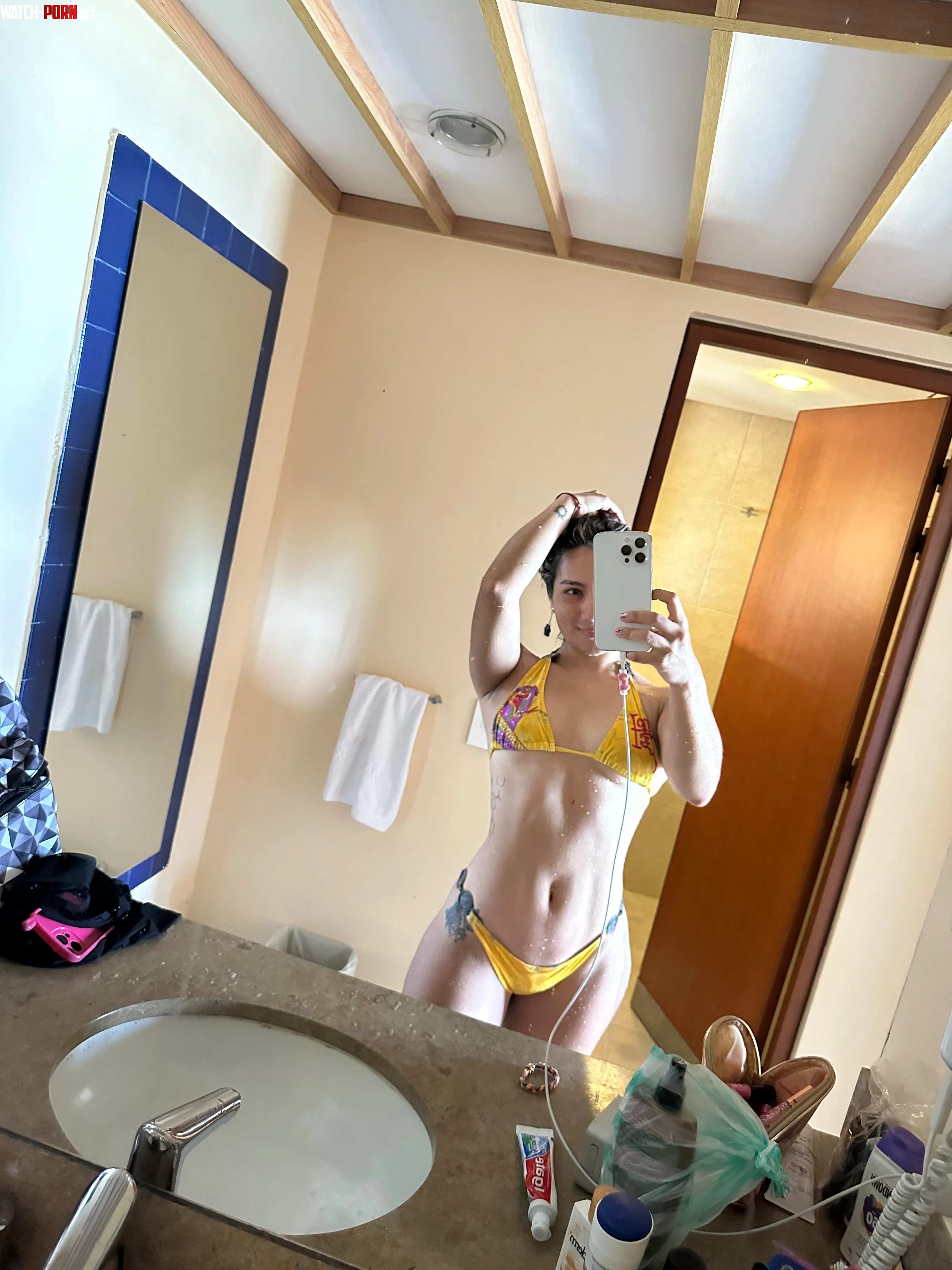 Hey mirror do you love me by YourFavoLatina