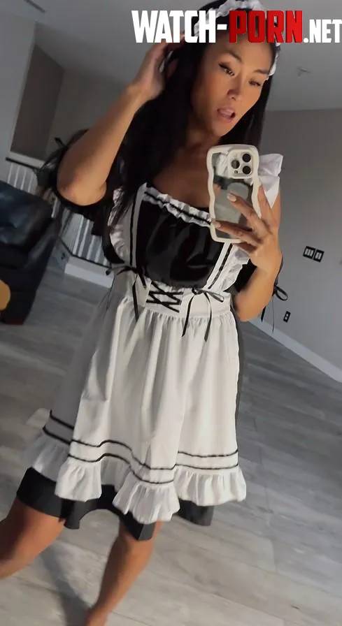 A good maid on her knees knows how to please you by sunshinemaidxo