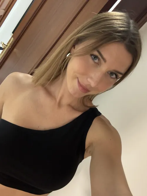 Thumbnail Gorgeous Faces - A Classy Review | bubblyybrooke - ClassyGirls