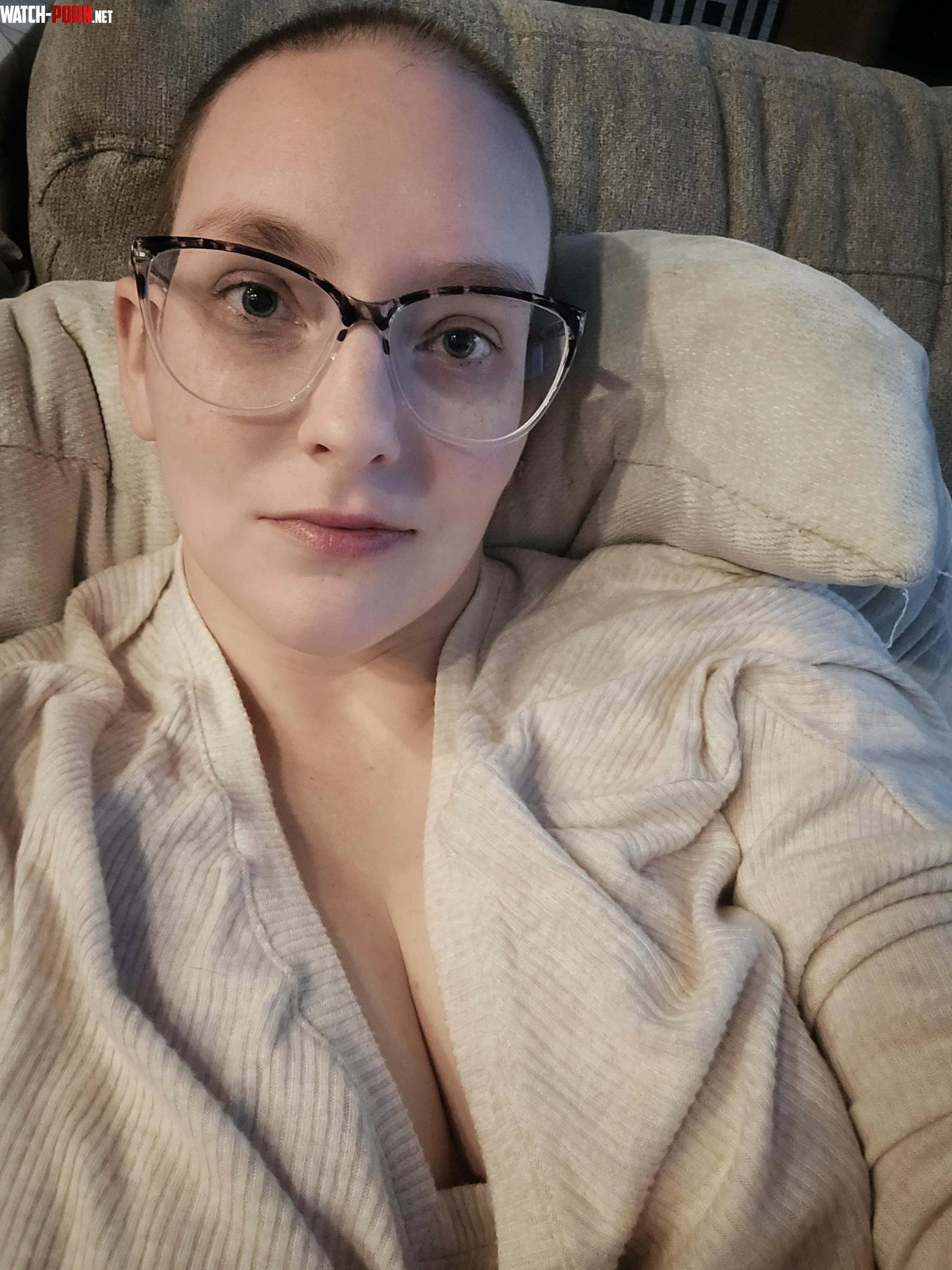 No makeup selfie for a comfy day  by MrsLoki12Odin