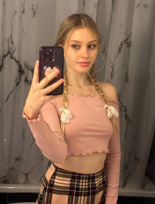 Thumbnail Memorable Smiles: Dive into ThatcutieLuna's MirrorSelfie