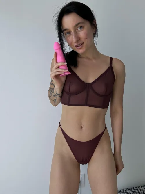 Thumbnail Empowering Colors: Harnessing Strength in Red Lingerie