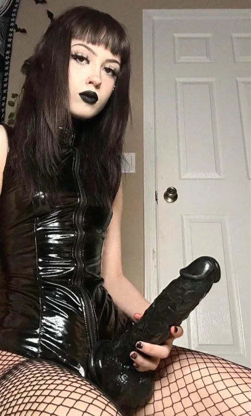 Thumbnail Wild-Dragonfly2744's Domination: Worship the Goddess on Your Knees
