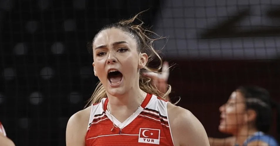 Thumbnail Meet Volleyball Star Zehra Gunes by YongWeddle | VolleyballGirls