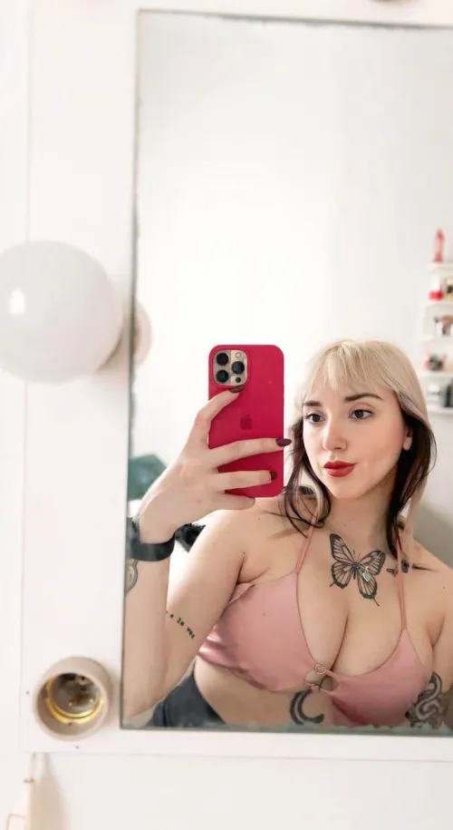 Thumbnail Flexing Tiddies and Mirrors with LolaPinking in MirrorSelfie