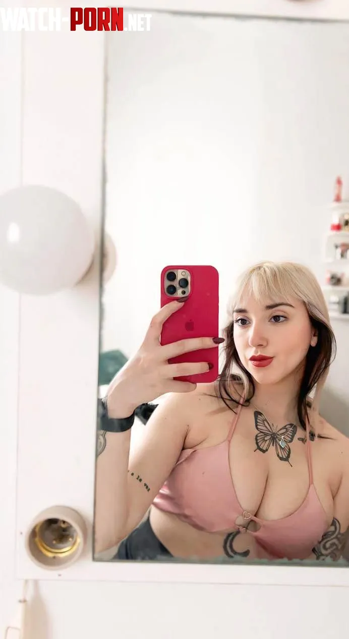 Just wanted to flex my mirror and tiddies by LolaPinking