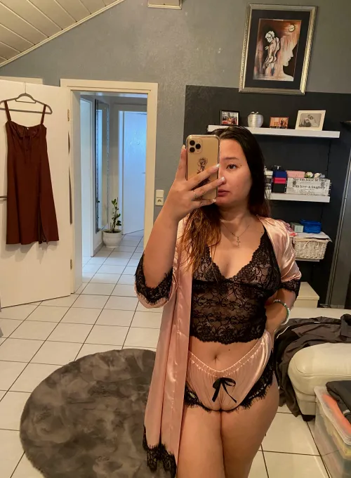 Thumbnail Exuding Confidence: Mirror Selfie Reflection of SassyGemx