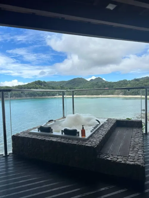 Thumbnail Jacuzzi Views at the Beach: Relaxation with Logical_Detective830