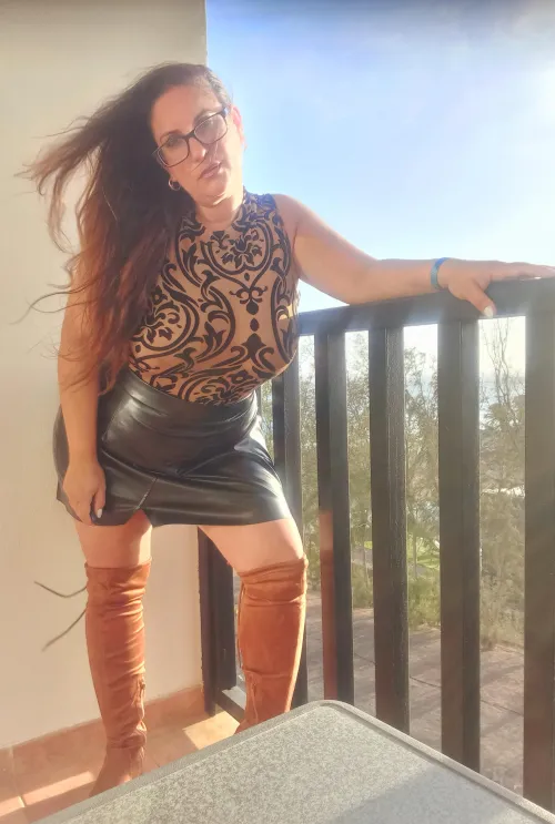 Thumbnail Leather Skirt Elegance: A Night Out Fashion Adventure