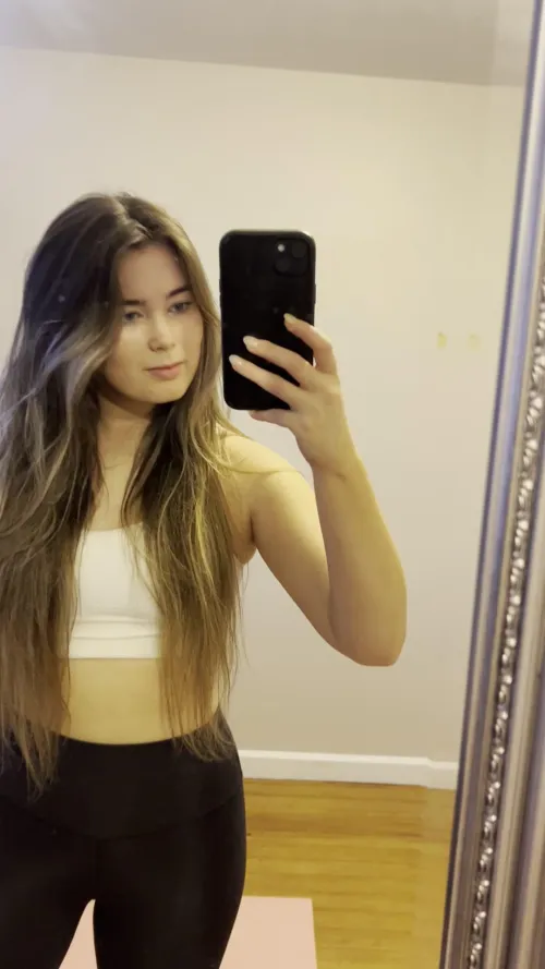 Thumbnail Today's Stylish Gym Outfit - Tips by SweetcheeksWW | CropTopGirls