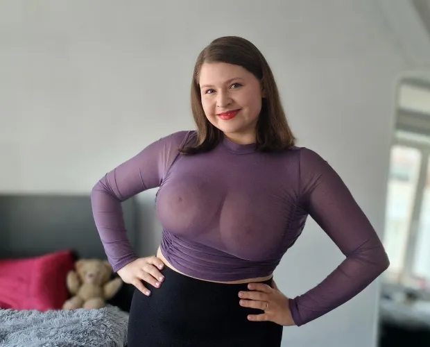 Thumbnail Elma_Tindal Shares Love and Fashion in the seethru Category