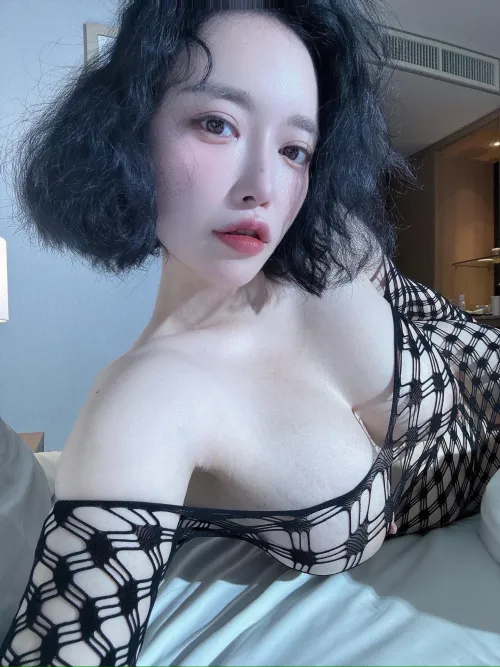 Thumbnail Korean MILF's Fishnet Allure: Velvet_Hadley's Temptation | AsianHotties