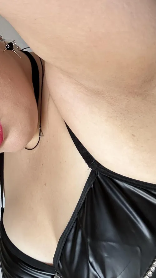 Thumbnail Smooth Armpits: An Invitation to Sensual Exploration | chubbylillyy