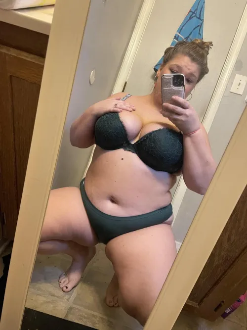 Thumbnail Fun with Curves: Thick Thighs & Big Curves | pineappletitz