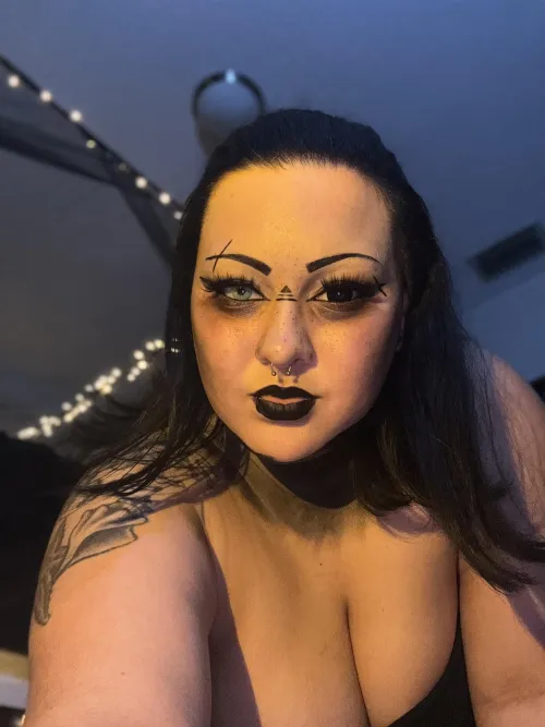 Thumbnail cloeybabe: Bow Down to a BDSMGW Adventure