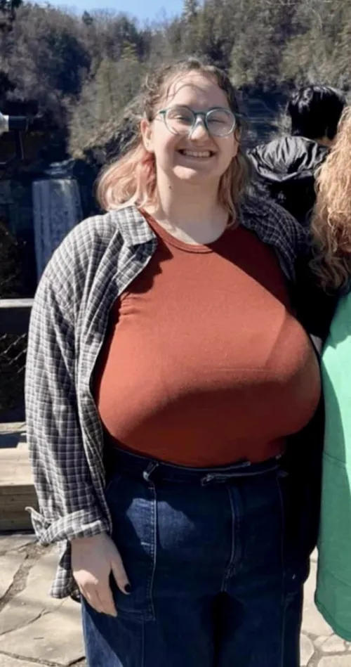 Thumbnail Author DazzlingAd6626 Reveals Insider Tips on 2busty2hide