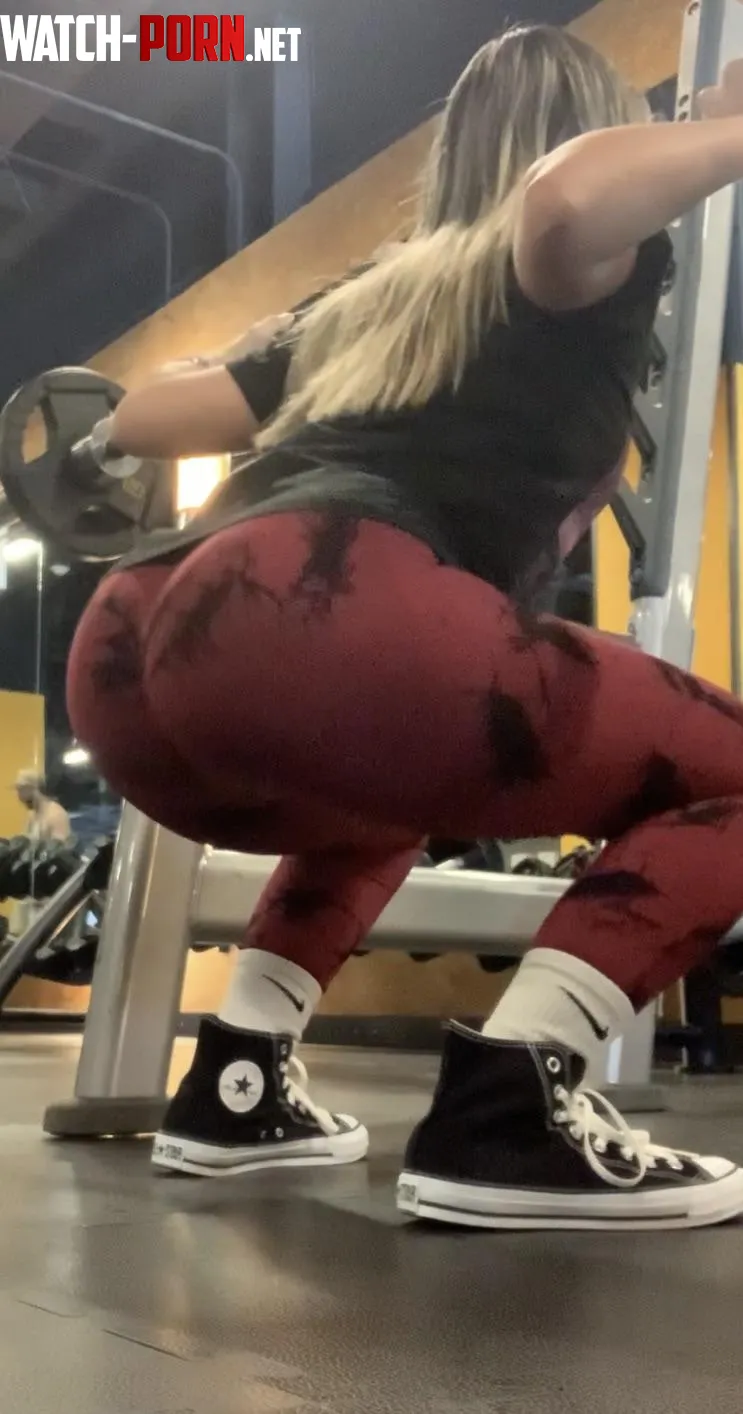 Asian gym girl  by sunsunny23