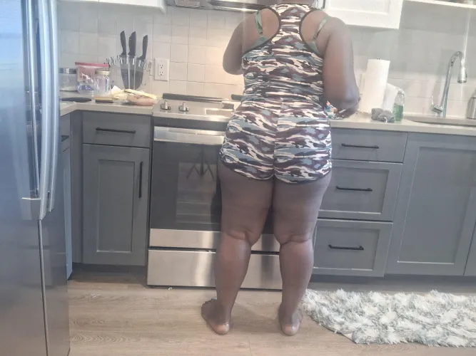 Thumbnail Wake Up to 'Cooking Breakfast for You, Baby' by Curvymya