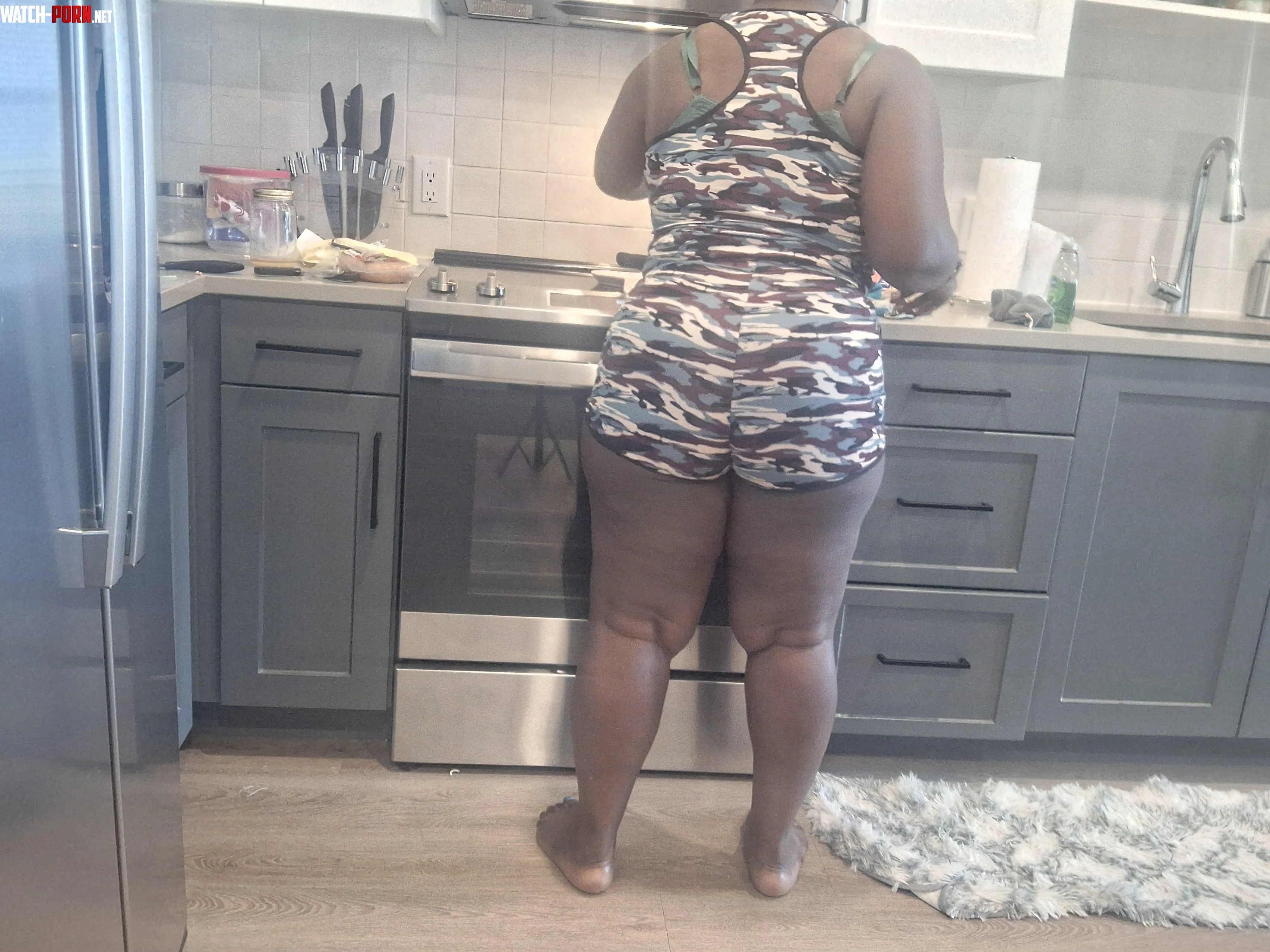 Cooking breakfast for you baby  by Curvymya
