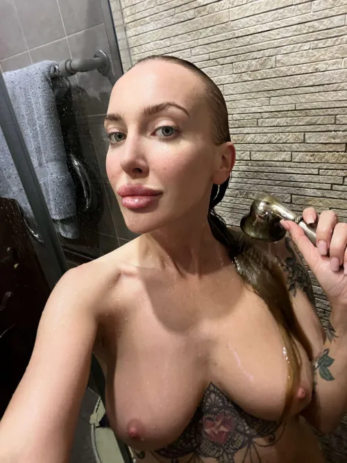 Thumbnail Snapshot from the Shower: BabySweetestt Shares a Moment