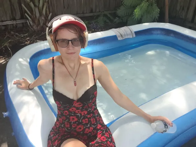 Thumbnail Get Poolside Vibes from savannahchavez69 on onlyfansgirls101