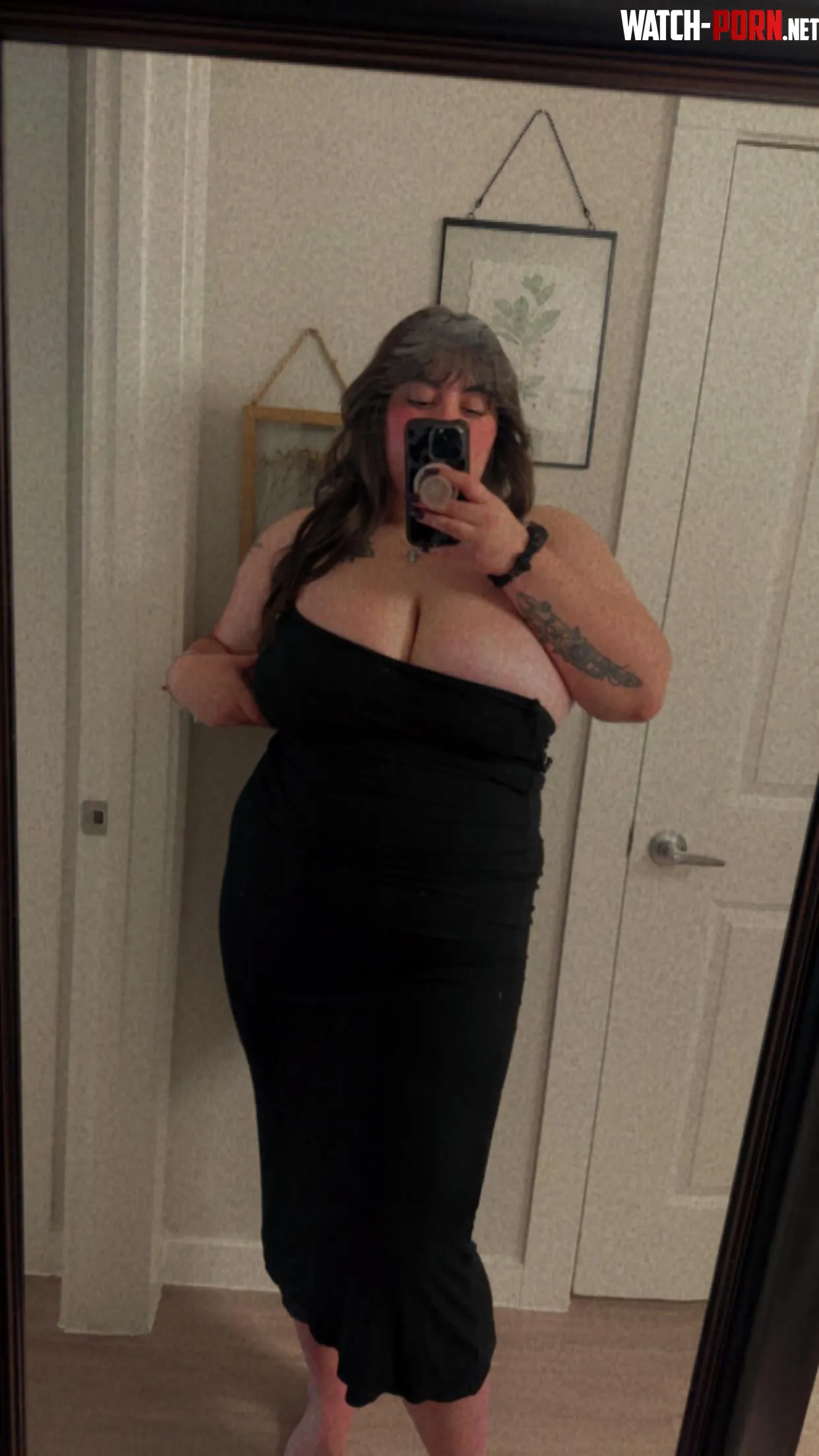 Fat girls in tight dresses really makes you weak huh  by Jaydesmilkers