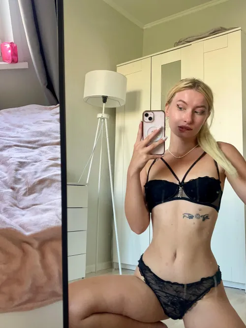 Thumbnail Naughty Petite Girls Captured in a Mirror Selfie by Lilyl_l