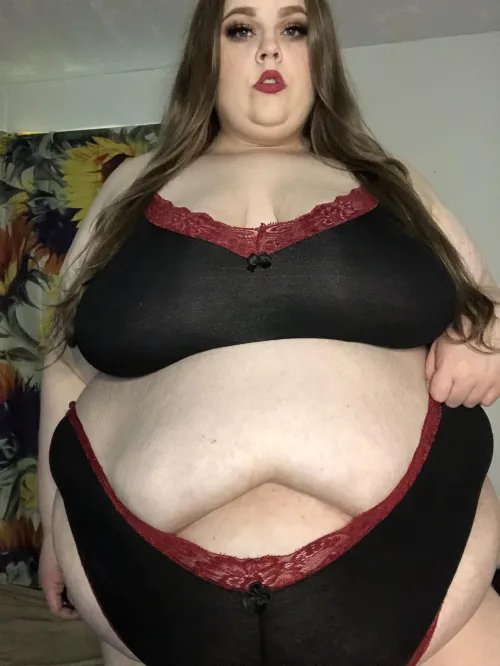 Thumbnail POV: 'Towering Over You' with thefatstonerchick