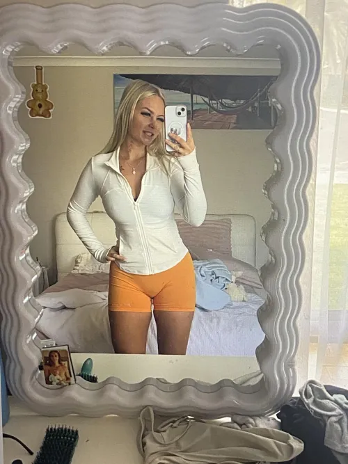 Thumbnail Mirror Selfie Ideas: Here's a Mirror Selfie by KnappSylvia