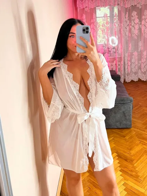 Thumbnail ClaimbLily: Spoiling Viewers with Cleavage | Cleavage Category