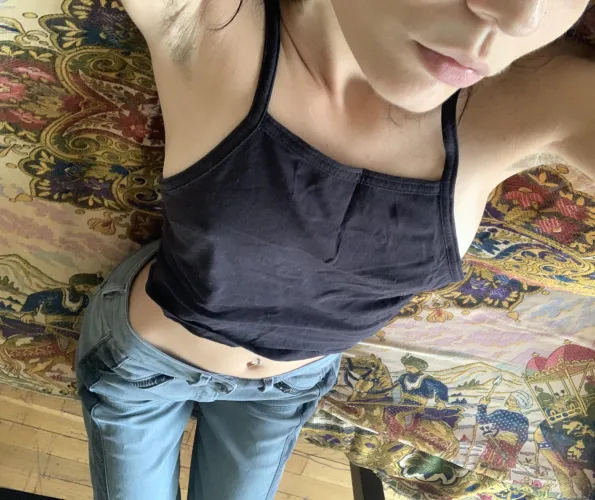 Thumbnail Weak for Hairy Pits: Samvvvvv9's Alluring ArmpitFetish Journey