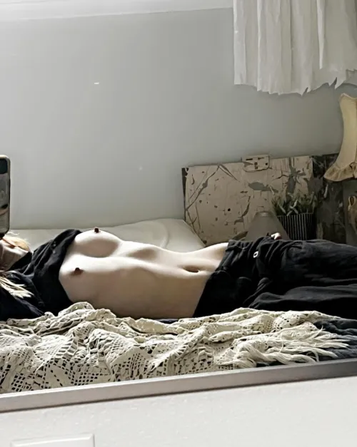 Thumbnail Contemplating Beauty: fialuvsu Nude Selfie Reveal