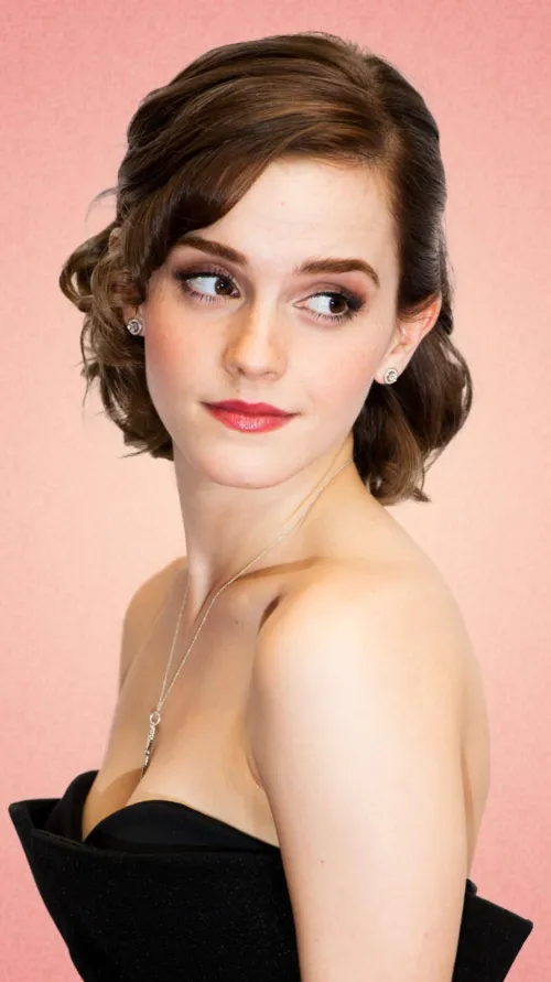 Thumbnail Emma Watson: The Timeless Elegance of a Beloved Star