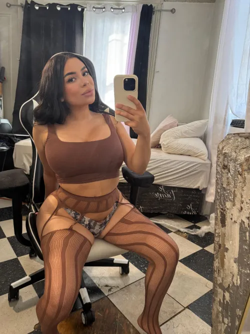 Thumbnail Certified Distraction Alert: Maggiebossx's Irresistible Allure