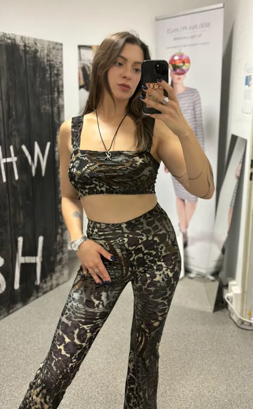 Thumbnail goldennluminous's Confidence and Allure Shine Through