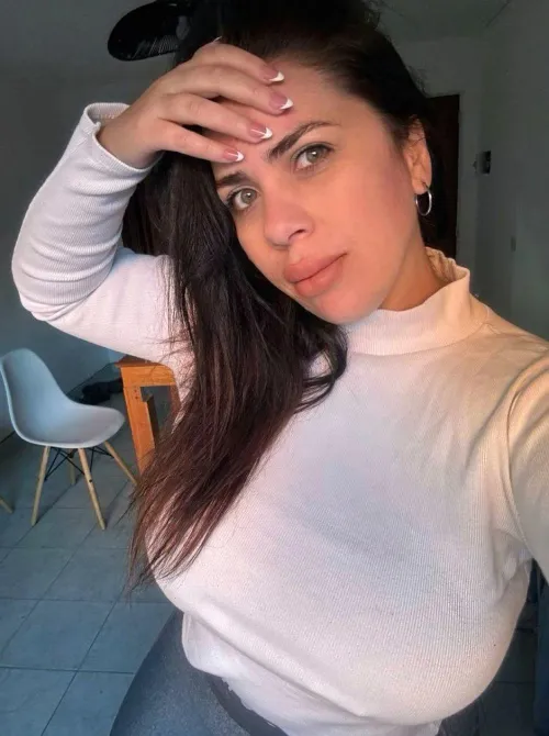 Thumbnail Alluring_Lilian on Why White Clothes Aren't Always Flattering in 42F Size