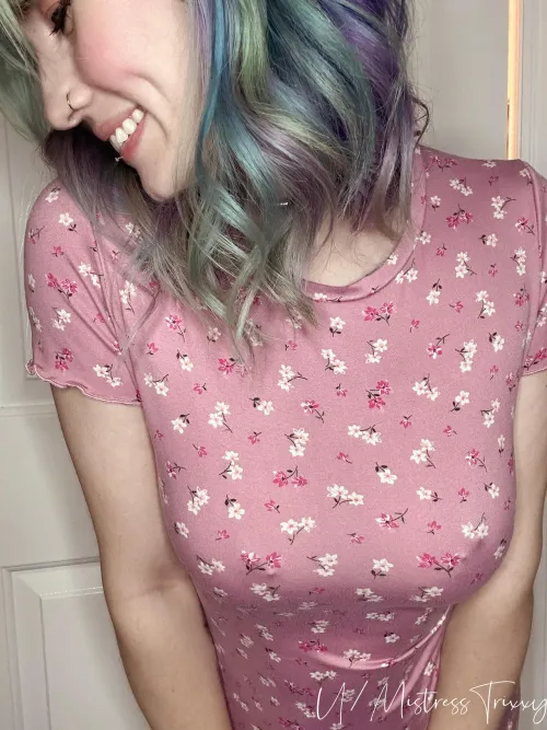 Thumbnail Braless Beauty: Daring Dress Decisions | MistressTrixxy
