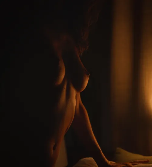 Thumbnail Capturing Beauty in Evening Light - LaBeauteFeminine