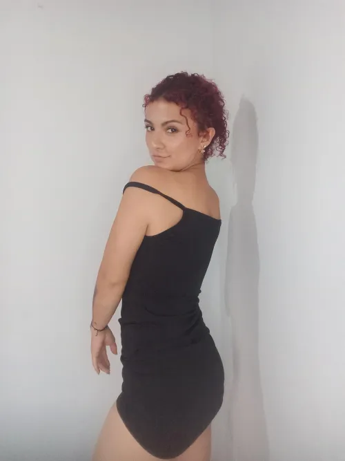 Thumbnail Feeling like Royalty: Queeniegoods' Princess Moment in a Tight Dress