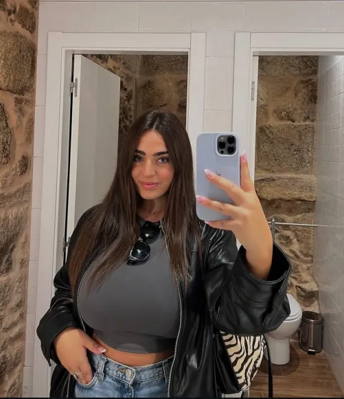 Thumbnail rudeNwrecked's Introspection: Exploring the Selfie - 2busty2hide Perspective