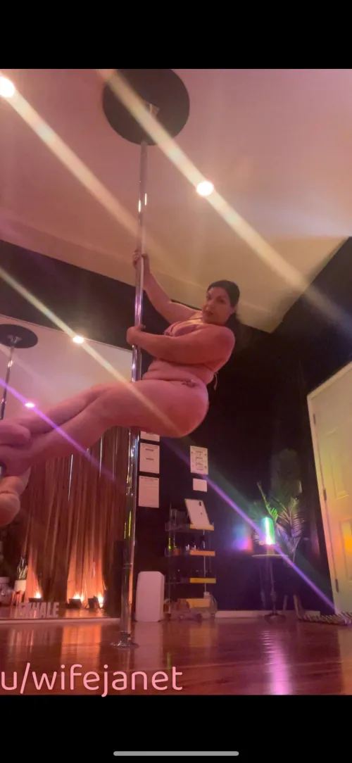 Thumbnail Getting Back on the Pole: WifeJanet Chronicles her BBW Journey
