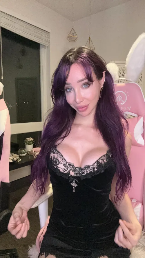 Thumbnail Busty and Ready to Party: KaterinaMarie's View in 2busty2hide Category