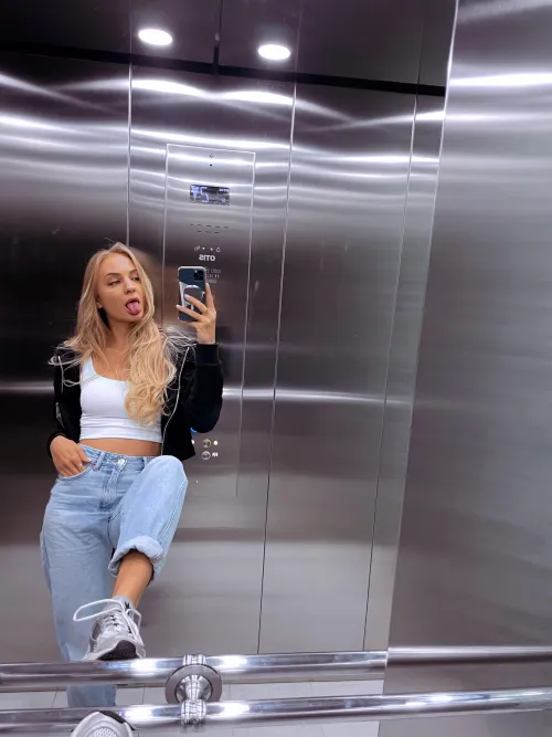 Thumbnail Missy_lynx Playful Mood Captured in Mirror Selfie