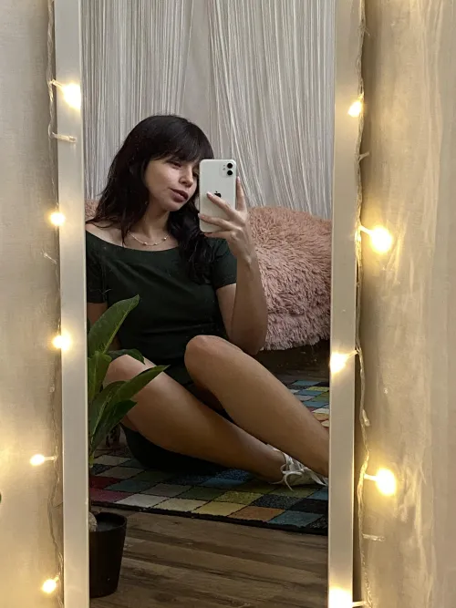 Thumbnail Cozy Captures: Embracing Comfort in MirrorSelfie by Mistress_Wills