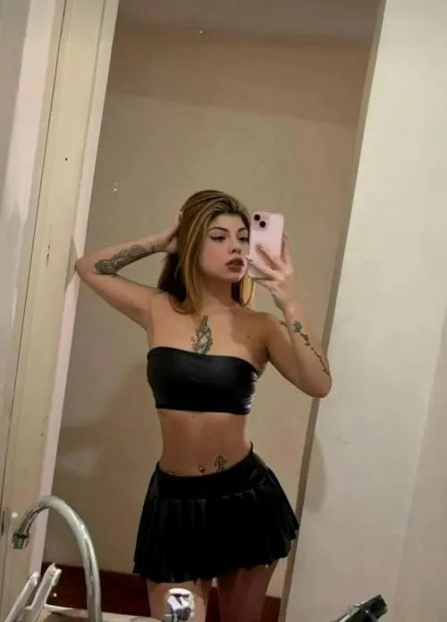 Thumbnail Feeling Fabulous in a Crop Top - Discover animeebaddie