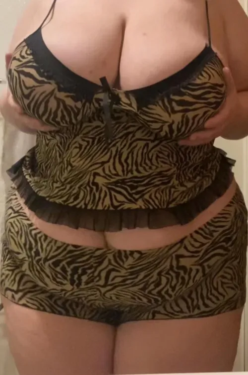Thumbnail Purrfectly Shaped: Unveil Secrets with Pinkatink in the BBW World