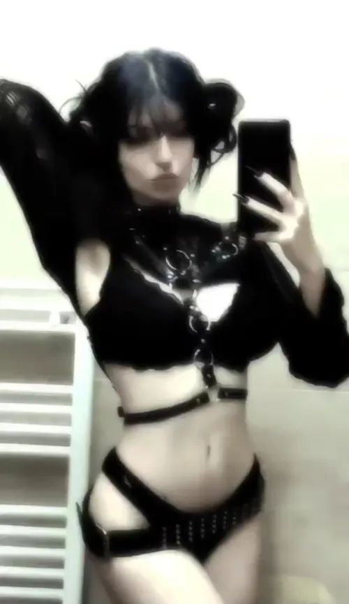 Thumbnail Counting Down to One | Croptopgirls