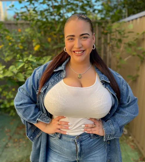 Thumbnail Holy Moly Moments - Intrigue in 2Busty2hide by peterparker301